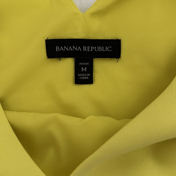 ✨ CLEAR OUT SALE ✨ Banana Republic Sleeveless Blouse - Picture 3 of 6